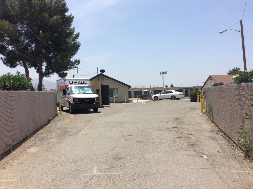 UHAUL NEIGHBORHOOD DEALER Truck Rental 21971 De Berry St, Grand