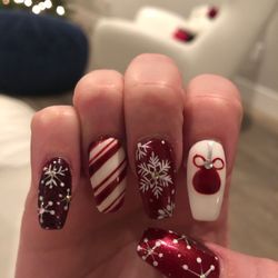 Queen Spa and Nails - Christmas Nails