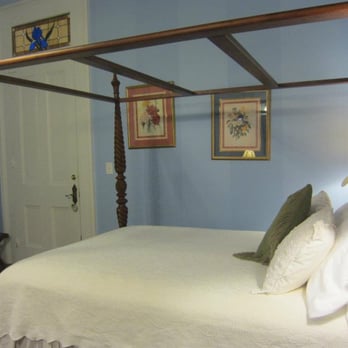 Ashton's Bed and Breakfast - Garden District Room - Bed & Breakfast Near Me - New Orleans, Louisiana Ashton's Bed and Breakfast - Garden District Room - Bed & Breakfast Near Me - New Orleans, Louisiana