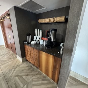 Marriott Dallas Las Colinas - Member lounge - Hotels Near Me - Irving, Texas Marriott Dallas Las Colinas - Member lounge - Hotels Near Me - Irving, Texas