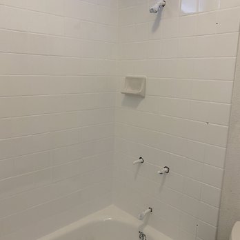 Oahu Tub Experts - Ta da!! Wow! Feels and looks new!  Easier to keep clean!  No worries about stained tile grout! - Refinishing Services Near Me - Honolulu, Hawaii