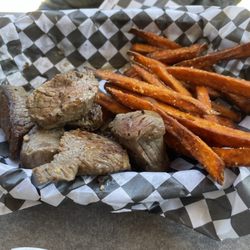 Lelo's Island Bar - Steak Tips and Sweet Potato Fries