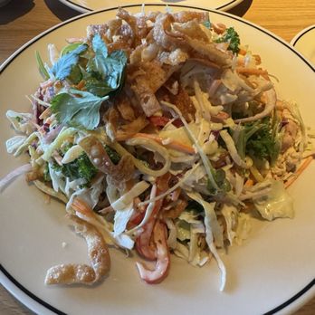 Laurel Grill - Asian chicken salad - American Near Me - Culver City, California Laurel Grill - Asian chicken salad - American Near Me - Culver City, California
