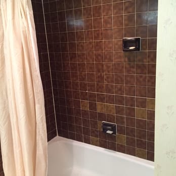 Mirabeau Park Hotel - Non-renovated bathroom - Hotels Near Me - Spokane Valley, Washington Mirabeau Park Hotel - Non-renovated bathroom - Hotels Near Me - Spokane Valley, Washington