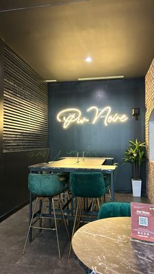 Pur Noire Urban Wineries by null