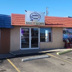 Panaderia Mexicana Farias - Outside. Next door to Juanita's Taqueria