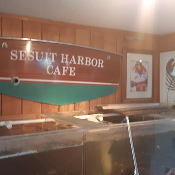 Sesuit Harbor Cafe - Live tank - Seafood Near Me - Dennis, Massachusetts