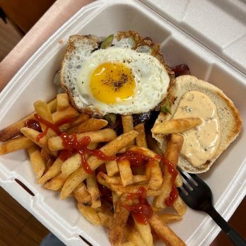 Chef Von & Mom - Single LA burger - New American Near Me - Scranton, Pennsylvania Chef Von & Mom - Single LA burger - New American Near Me - Scranton, Pennsylvania