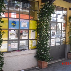 Hier gibt es die Passagierkarten.30 Euro,die sich lohnen.