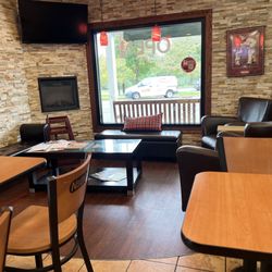 Nardelli's Grinder Shoppe - Inside seating