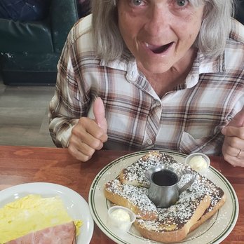 The Lunchbox Diner - Kat with her breake!!! - Diners Near Me - Mount Vernon, Washington