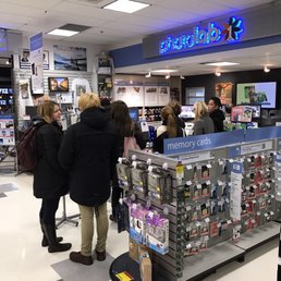 Line up there, 30min waiting time. There is no enough workers. Bad too bad for London Drugs. Line up there, 30min waiting time. There is no enough workers. Bad too bad for London Drugs.