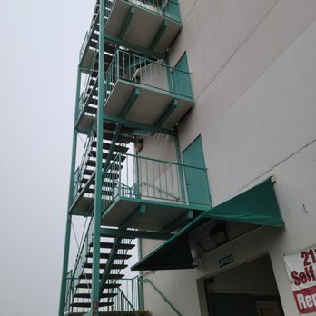 21st & R Self Storage - Five stories of storage units - Self Storage Near Me - Sacramento, California 21st & R Self Storage - Five stories of storage units - Self Storage Near Me - Sacramento, California