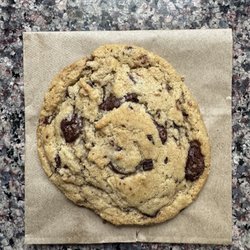 The Dandelion Room - Vegan chocolate chip cookie