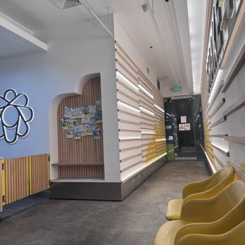 Sunright Tea Studio - Koreatown - Interior/Seating Area - Bubble Tea Near Me - Los Angeles, California