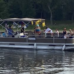 Your Boat Club Gull Lake - Decorated pontoon