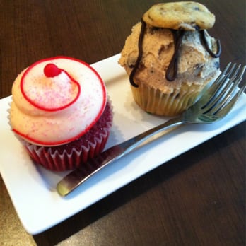 Les Glaceurs - Red Velvet and Cookie Dough cupcakes! - Desserts Near Me - Montreal, Quebec Les Glaceurs - Red Velvet and Cookie Dough cupcakes! - Desserts Near Me - Montreal, Quebec