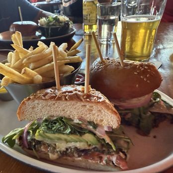 Local Public Eatery - Veggie burger fries with Cameron's 1 light Session Larger in background - Burgers Near Me - Ottawa, Ontario Local Public Eatery - Veggie burger fries with Cameron's 1 light Session Larger in background - Burgers Near Me - Ottawa, Ontario