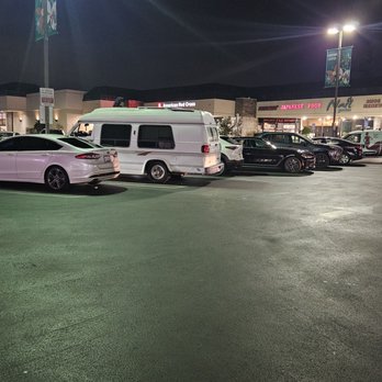 Lakeside Shopping Center - Parking - Shopping Centers Near Me - Burbank, California