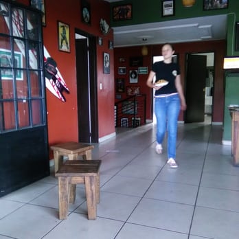 Broken Cheese - Muy amplio y me encanta la decoración siempre - Pizza Near Me - Zapopan, JAL