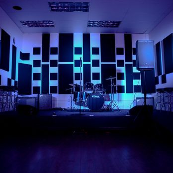 Royal Rehearsal - The Showcase Stage (backline included in rental). - Recording & Rehearsal Studios Near Me - Burbank, California Royal Rehearsal - The Showcase Stage (backline included in rental). - Recording & Rehearsal Studios Near Me - Burbank, California