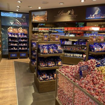 Confiseur Bachmann - Lindt inside Bachmann - Bakeries Near Me - Luzern, LU