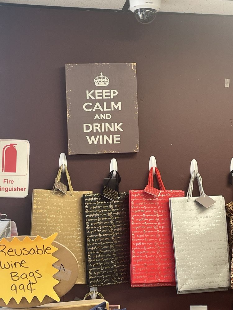 Ginny's Wine & Liquor Logo