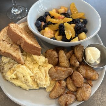 Bowood by Niche - The classic with cacio e Pepe styled eggs - Breakfast & Brunch Near Me - Saint Louis, Missouri