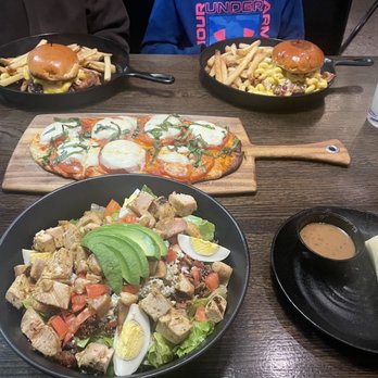 MP Kitchen and Bar - Margherita Flatbread Protein Cobb Salad Mac Daddy Burger - American Near Me - Wheeling, Illinois