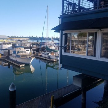 Quinn's Lighthouse - Front. Top floor has bar & patio. - Seafood Near Me - Oakland, California Quinn's Lighthouse - Front. Top floor has bar & patio. - Seafood Near Me - Oakland, California