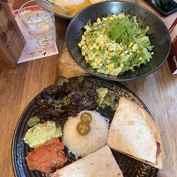 Restaurace Maitrea - Tex Mex quesadilla and sweet potato curry - Vegetarian Near Me - Prague, Puerto Rico