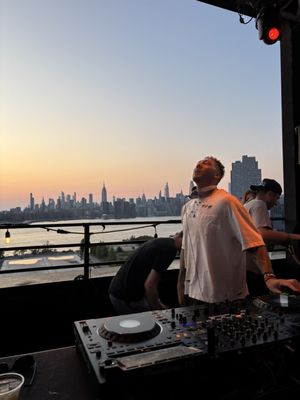 Arlo Williamsburg by null