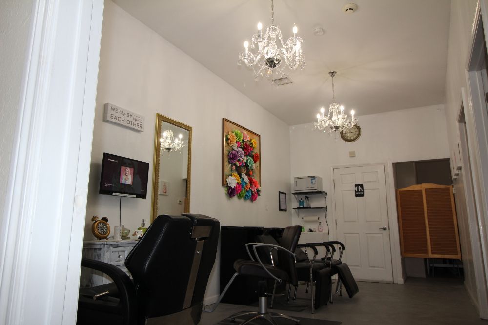 Khreative Solutions Beauty Lounge Logo