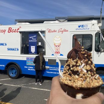 Mister Softee NorCal - Chocolate nut sundae - Ice Cream & Frozen Yogurt Near Me Mister Softee NorCal - Chocolate nut sundae - Ice Cream & Frozen Yogurt Near Me