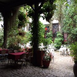 Le Relais du Roy - Super Ambiente im Innenhof, das lockt