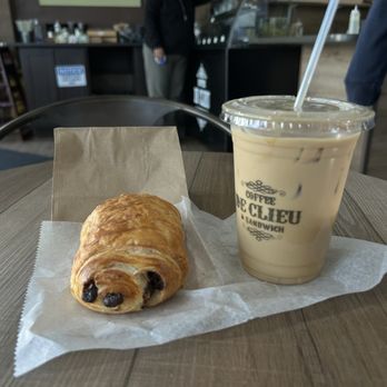 De Clieu - Fairfax - Medium White Mocha Latte, chocolate croissant - Coffee & Tea Near Me - Fairfax, Virginia