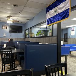 Rinconcito Latino - Main dining area
