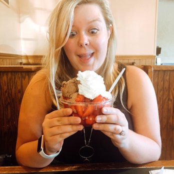 Ivanhoe's Drive In - Ice Cream & Frozen Yogurt Near Me - Upland, Indiana