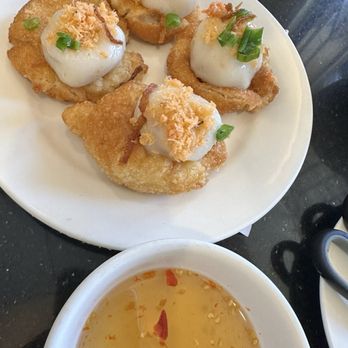 Ngự Bình Restaurant - Banh It Kep Banh Ram - MEH looks better than it tastes but the crunch was nice on the bottom, fried mochi - Vietnamese Near Me - Westminster, California Ngự Bình Restaurant - Banh It Kep Banh Ram - MEH looks better than it tastes but the crunch was nice on the bottom, fried mochi - Vietnamese Near Me - Westminster, California