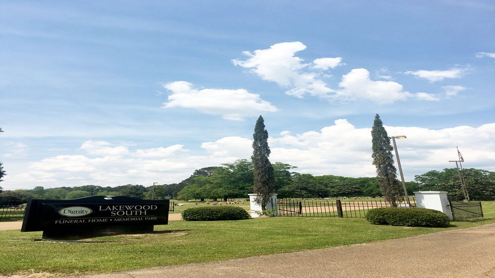 LAKEWOOD MEMORIAL PARKS AND FUNERAL HOME 430 McCluer Rd, Jackson, MS