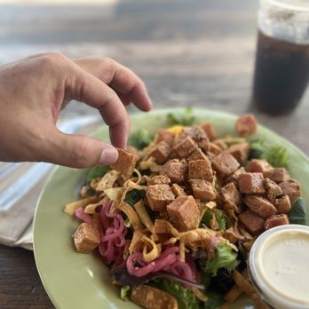 The Shwack Beach Grill - Seared Ahi Tuna Salad - American Near Me - Dana Point, California