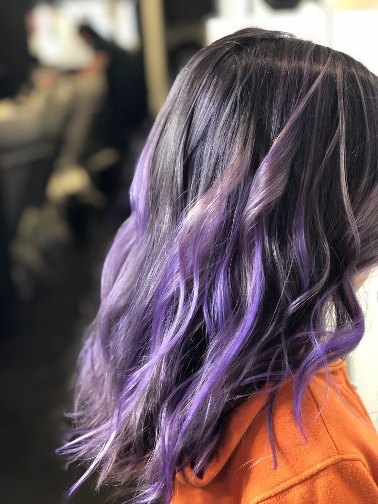 Daphne Contreras Hairstylist Logo