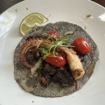 Holbox - taco de pulpo en su tinta - Latin American Near Me - Los Angeles, California