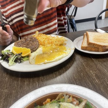 Broadway Pancake House - Breakfast & Brunch Near Me - Brookfield, Illinois
