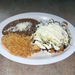Rancho La Candelaria - chicken flautas with mole