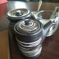 Kyoto Sushi & Wok - Sushi-Zubehör: Sojasauce, Ingwer und Wasabi