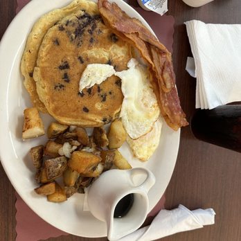 Doodles Diner - Chocolate chip pancakes, eggs over easy, bacon and home fries - Southern Near Me - Charlottesville, Virginia Doodles Diner - Chocolate chip pancakes, eggs over easy, bacon and home fries - Southern Near Me - Charlottesville, Virginia