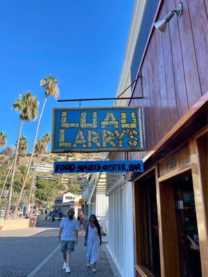 Luau Larry's by null