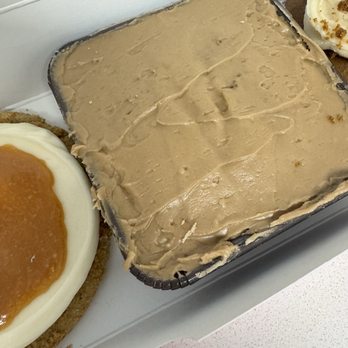 Crumbl - Kenwood - Maple / 4-Pack - Bakeries Near Me - Cincinnati, Ohio Crumbl - Kenwood - Maple / 4-Pack - Bakeries Near Me - Cincinnati, Ohio