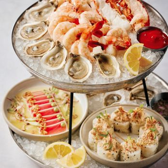 Earls Kitchen + Bar - Canadian (New) Near Me - Surrey, British Columbia